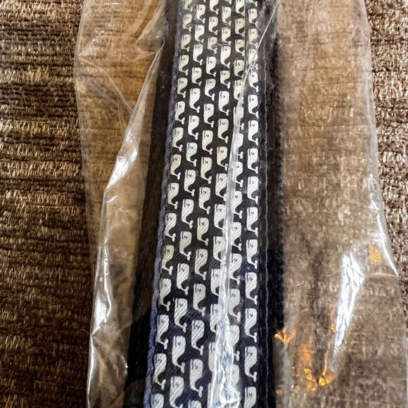 NWT Vineyard Vines Boys classic Whale Canvas Club Belt Sz 24 (22W) Host … - Picture 4 of 6